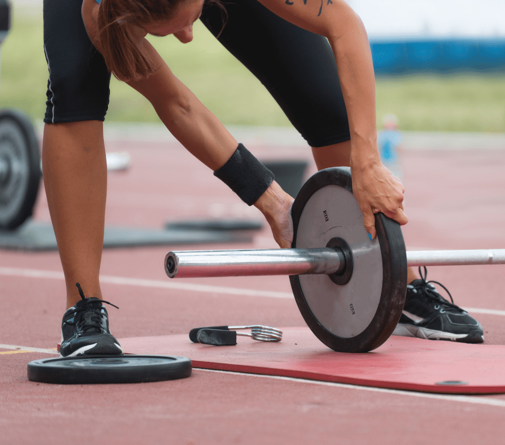 picture of womens feet getting ready to lift weights